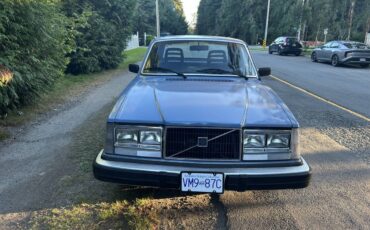 Volvo-240-series-1983-blue-1