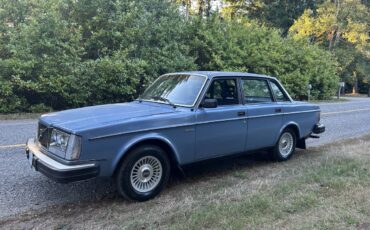 Volvo-240-series-1983-blue-2