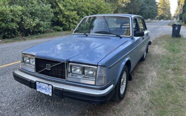 Volvo-240-series-1983-blue