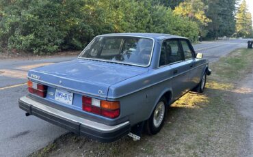 Volvo-240-series-1983-blue-4