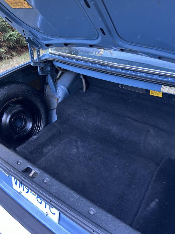 Volvo-240-series-1983-blue-7