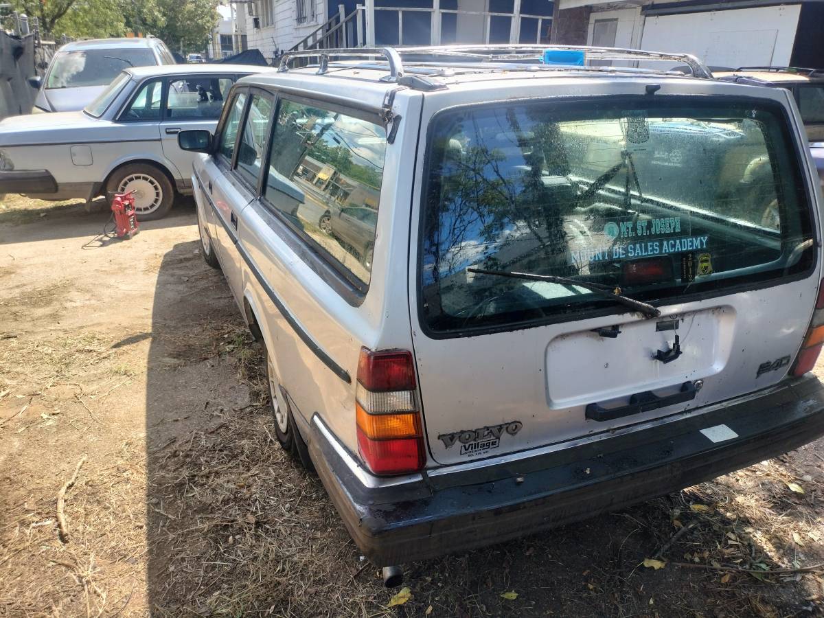 Volvo-240-wagon-1992-3