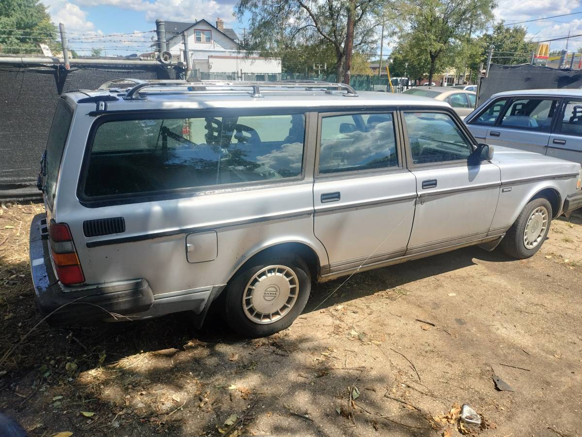 Volvo-240-wagon-1992-4