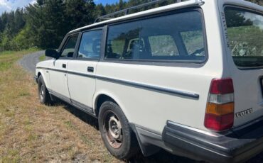 Volvo-245-1987-white-3