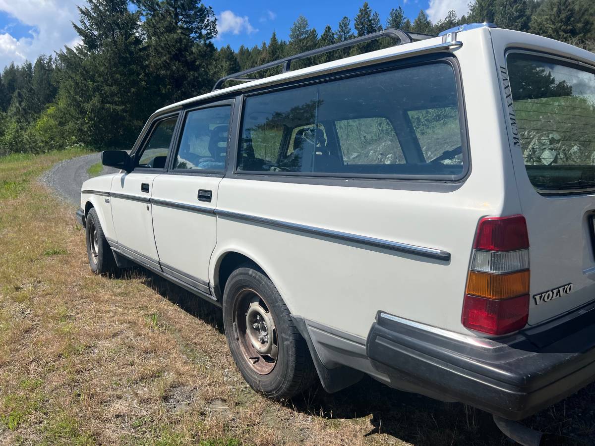Volvo-245-1987-white-3