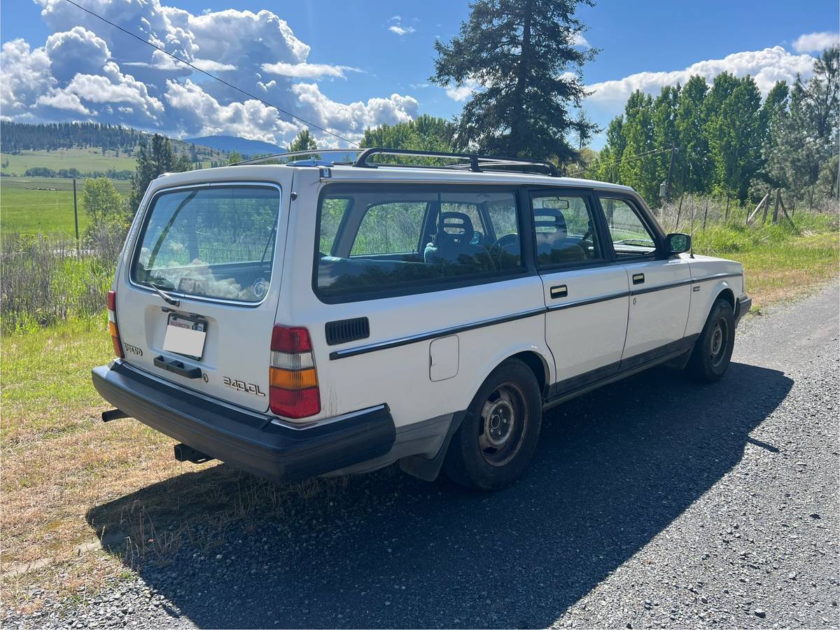 Volvo-245-1987-white-4