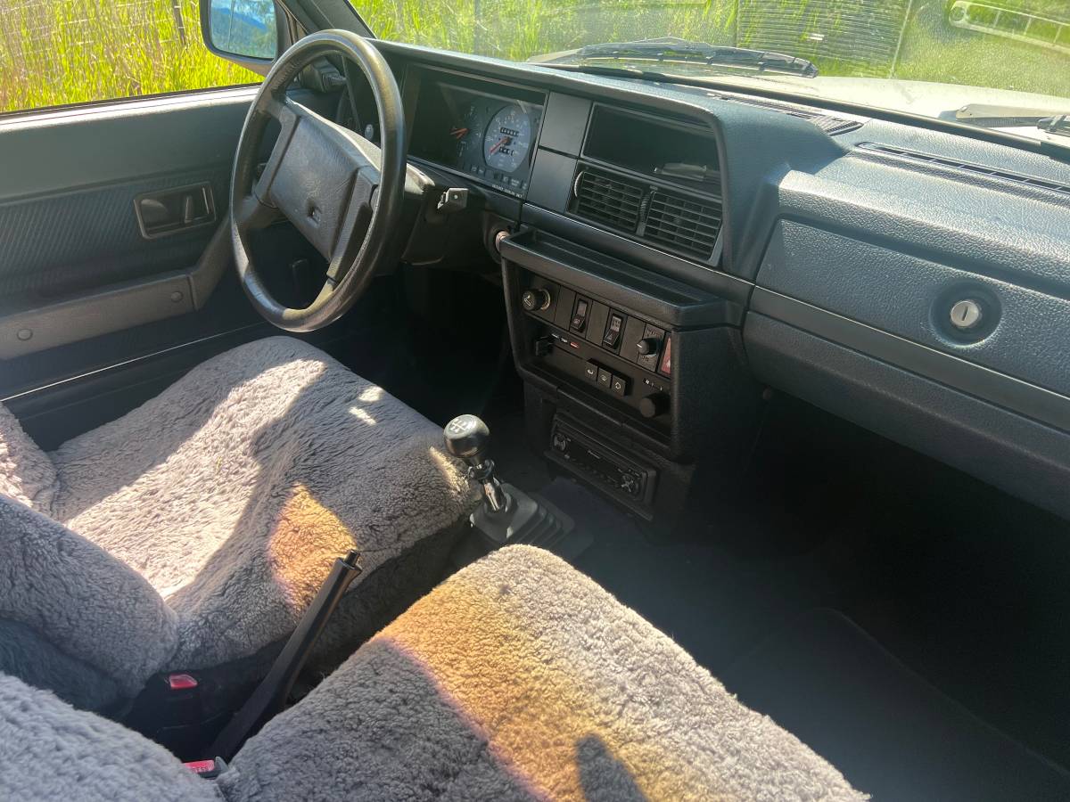 Volvo-245-1987-white-6