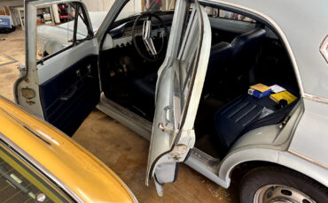 Volvo-4D-122S-1965-Sedan-13