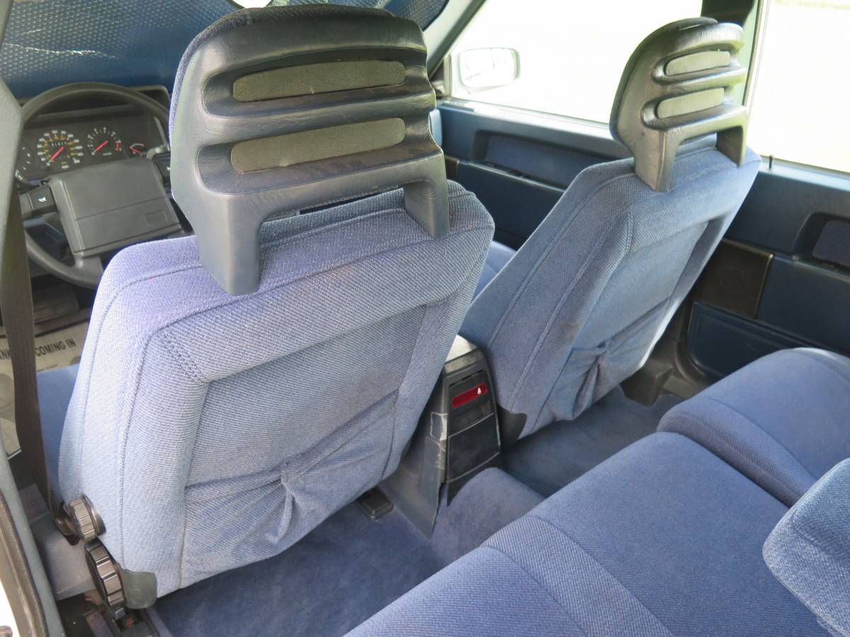 Volvo-740-series-1990-white-11