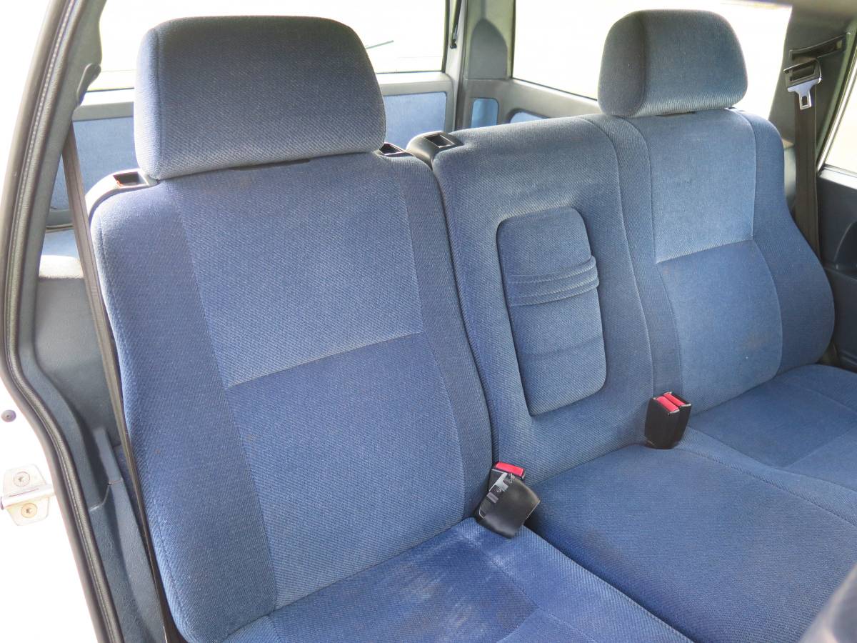Volvo-740-series-1990-white-14
