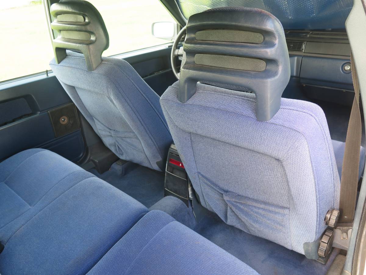 Volvo-740-series-1990-white-15