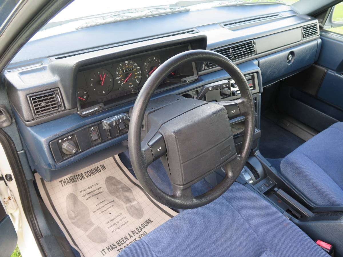 Volvo-740-series-1990-white-17