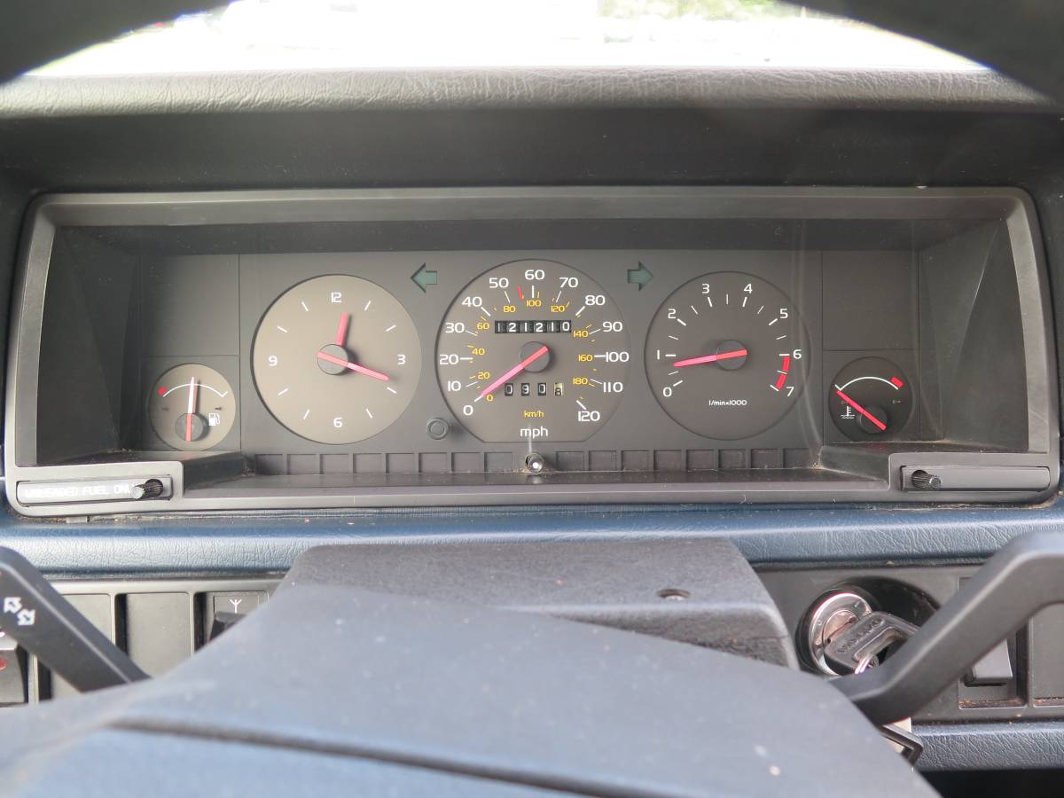 Volvo-740-series-1990-white-18