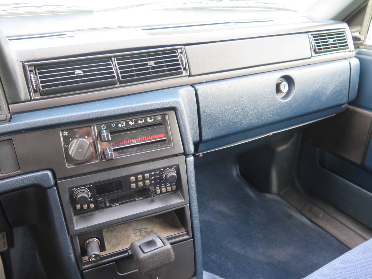 Volvo-740-series-1990-white-19