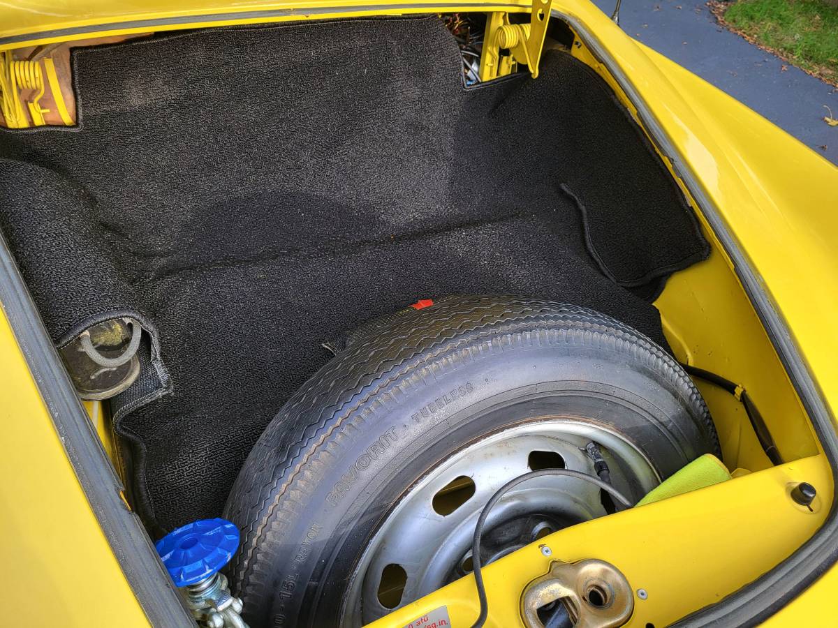Vw-karmann-ghia-1971-yellow-1