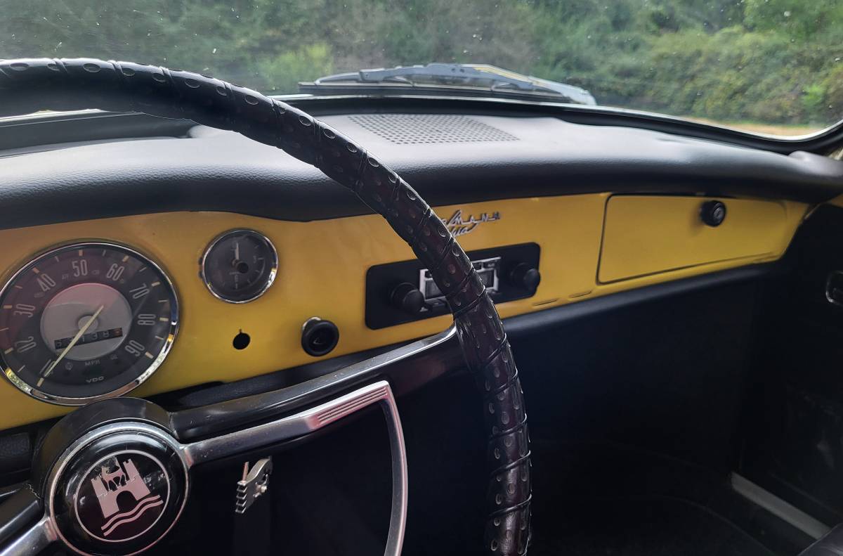 Vw-karmann-ghia-1971-yellow-6