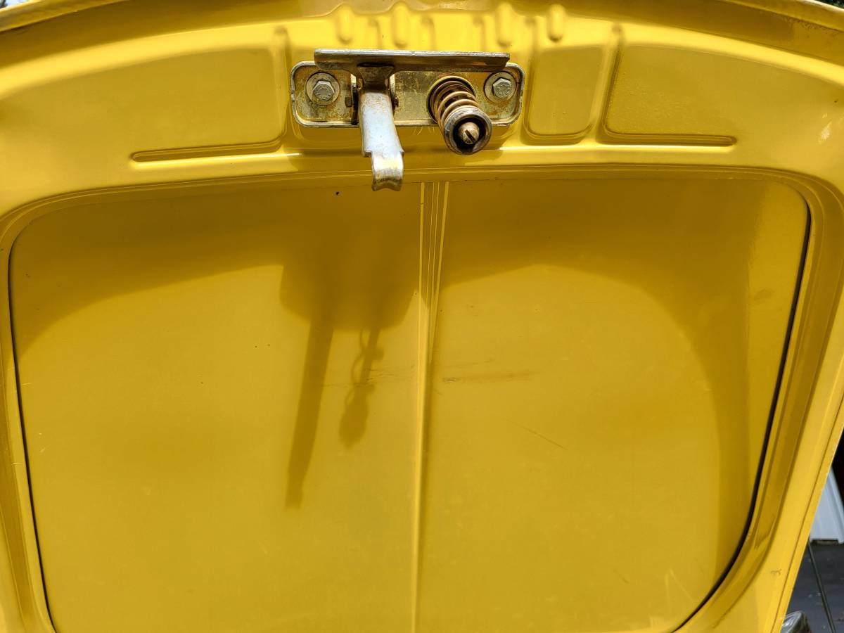 Vw-karmann-ghia-1971-yellow-8