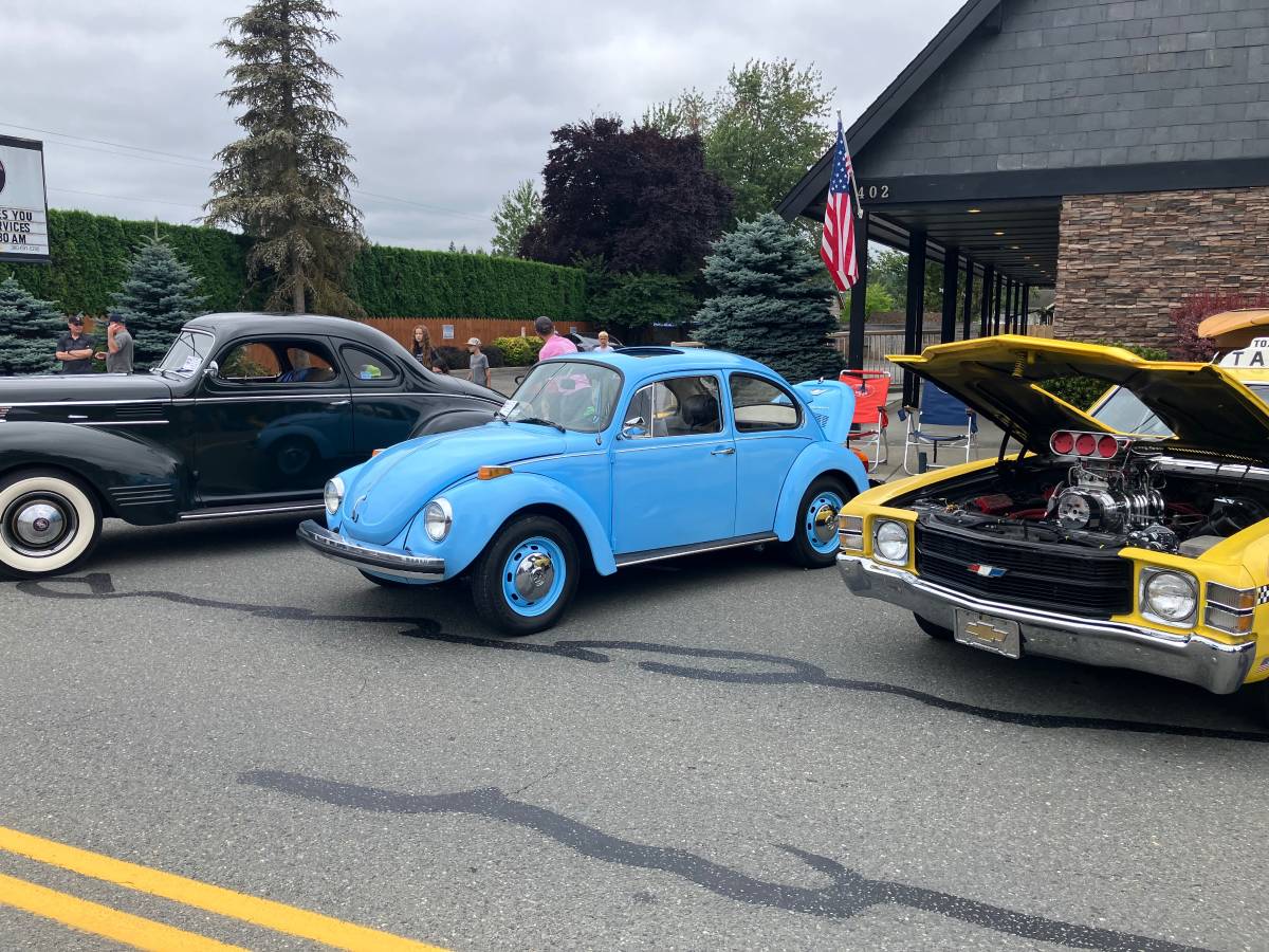 Vw-super-beetle-1974-blue-1