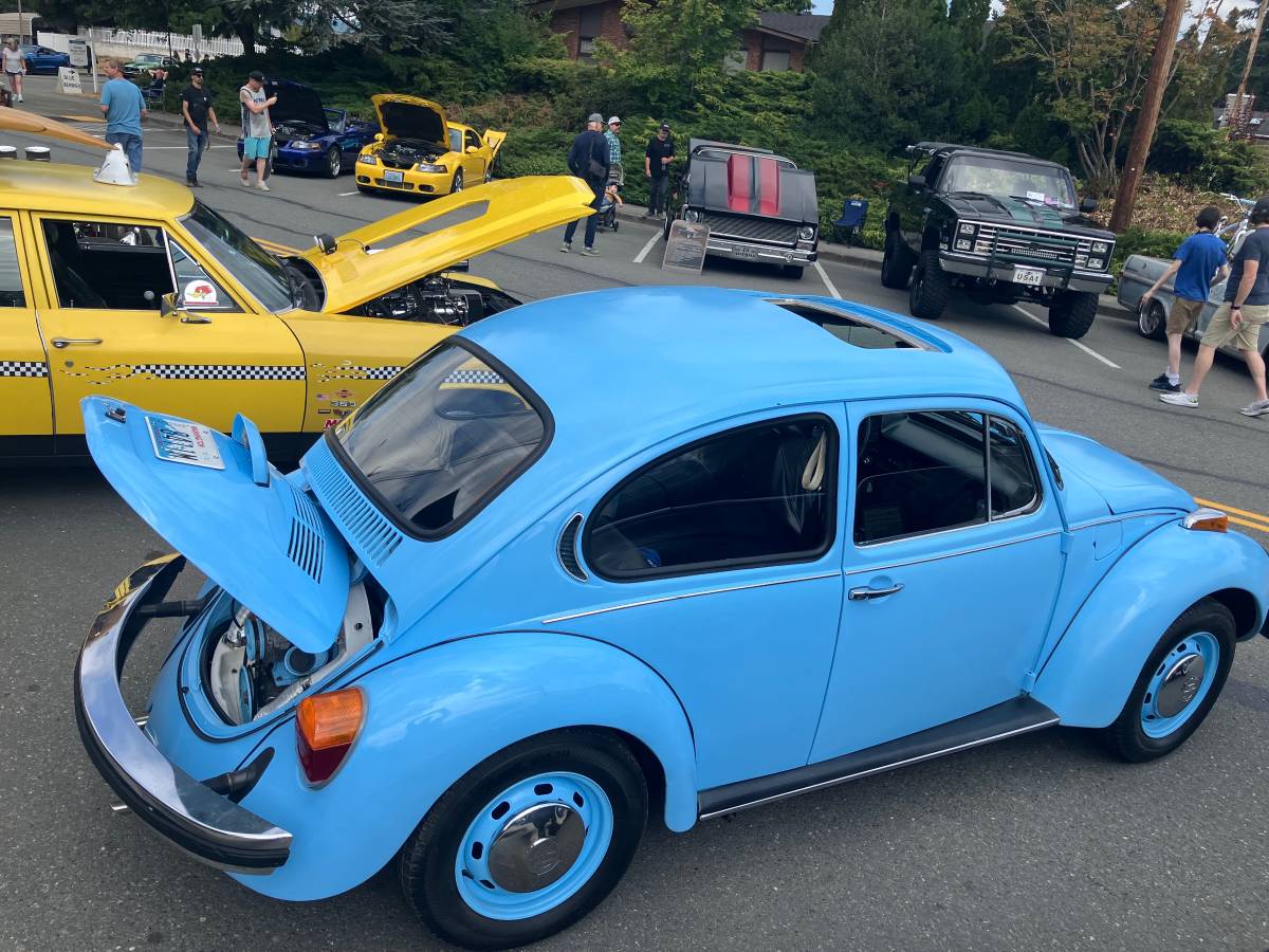 Vw-super-beetle-1974-blue-2