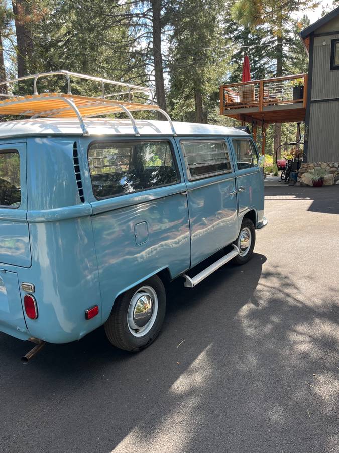 Vw-type-2-transporter-1970-blue-10