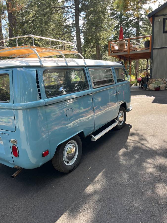 Vw-type-2-transporter-1970-blue-17