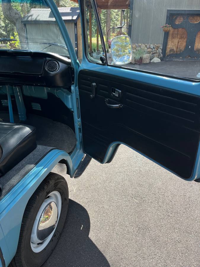 Vw-type-2-transporter-1970-blue-7