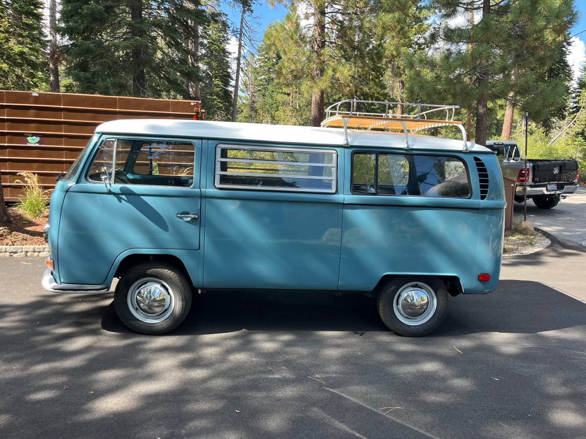 Vw-type-2-transporter-1970-blue-8