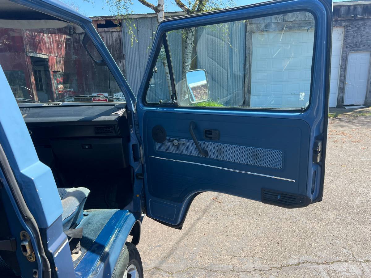 Vw-volkswagen-vanagon-diesel-1982-blue-14
