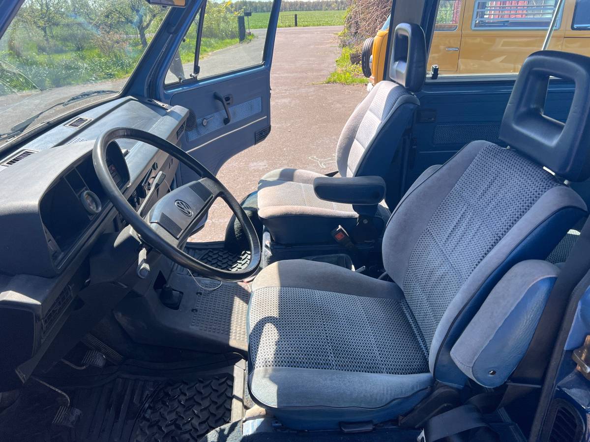 Vw-volkswagen-vanagon-diesel-1982-blue-15