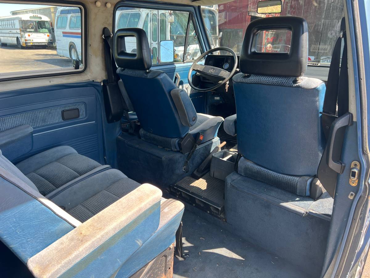 Vw-volkswagen-vanagon-diesel-1982-blue-6