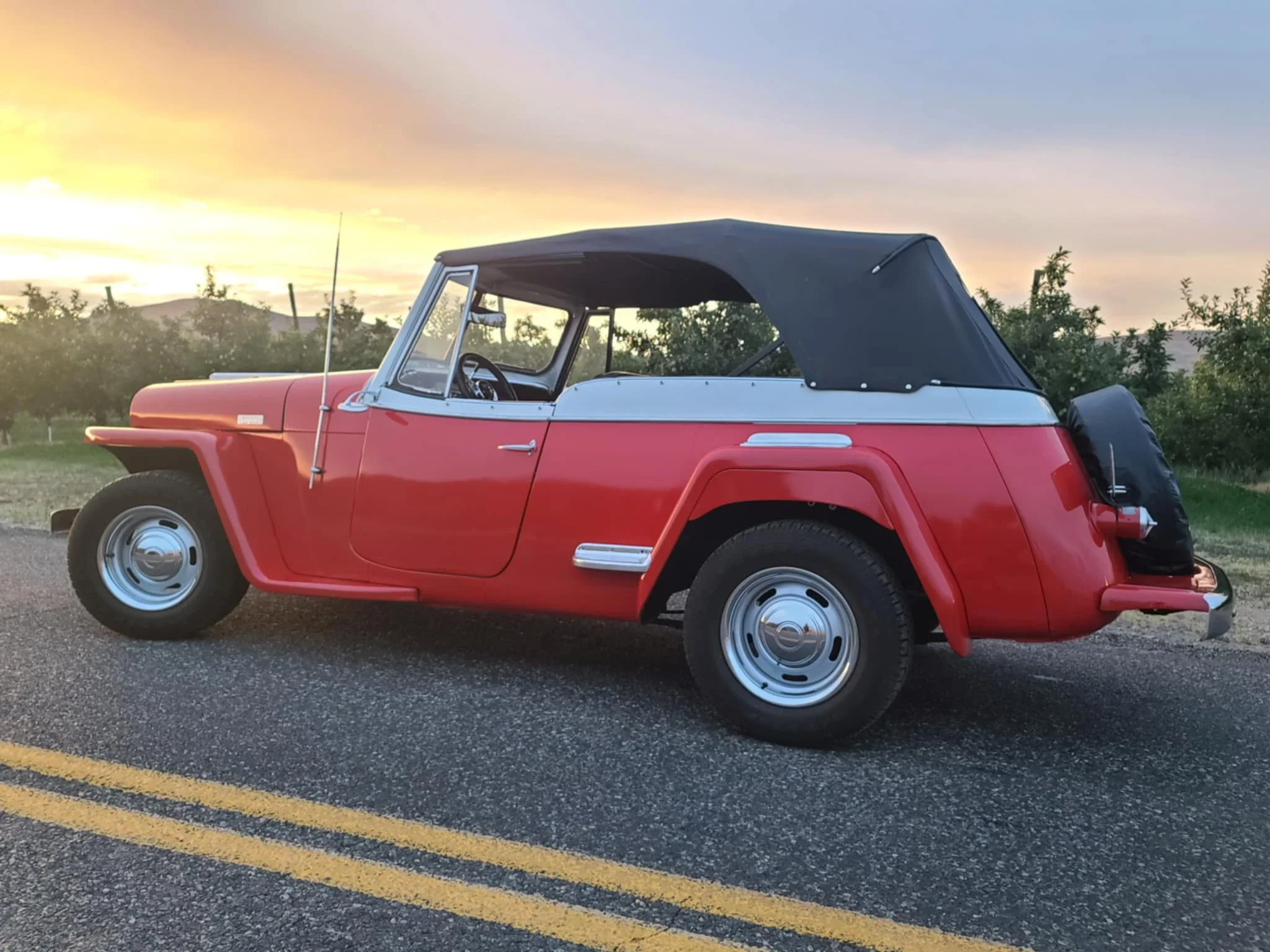 Willys-Jeepster-1949-Red-Black-1