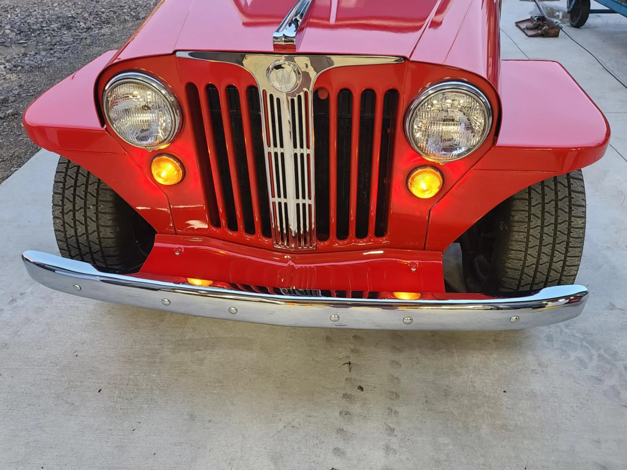 Willys-Jeepster-1949-Red-Black-14
