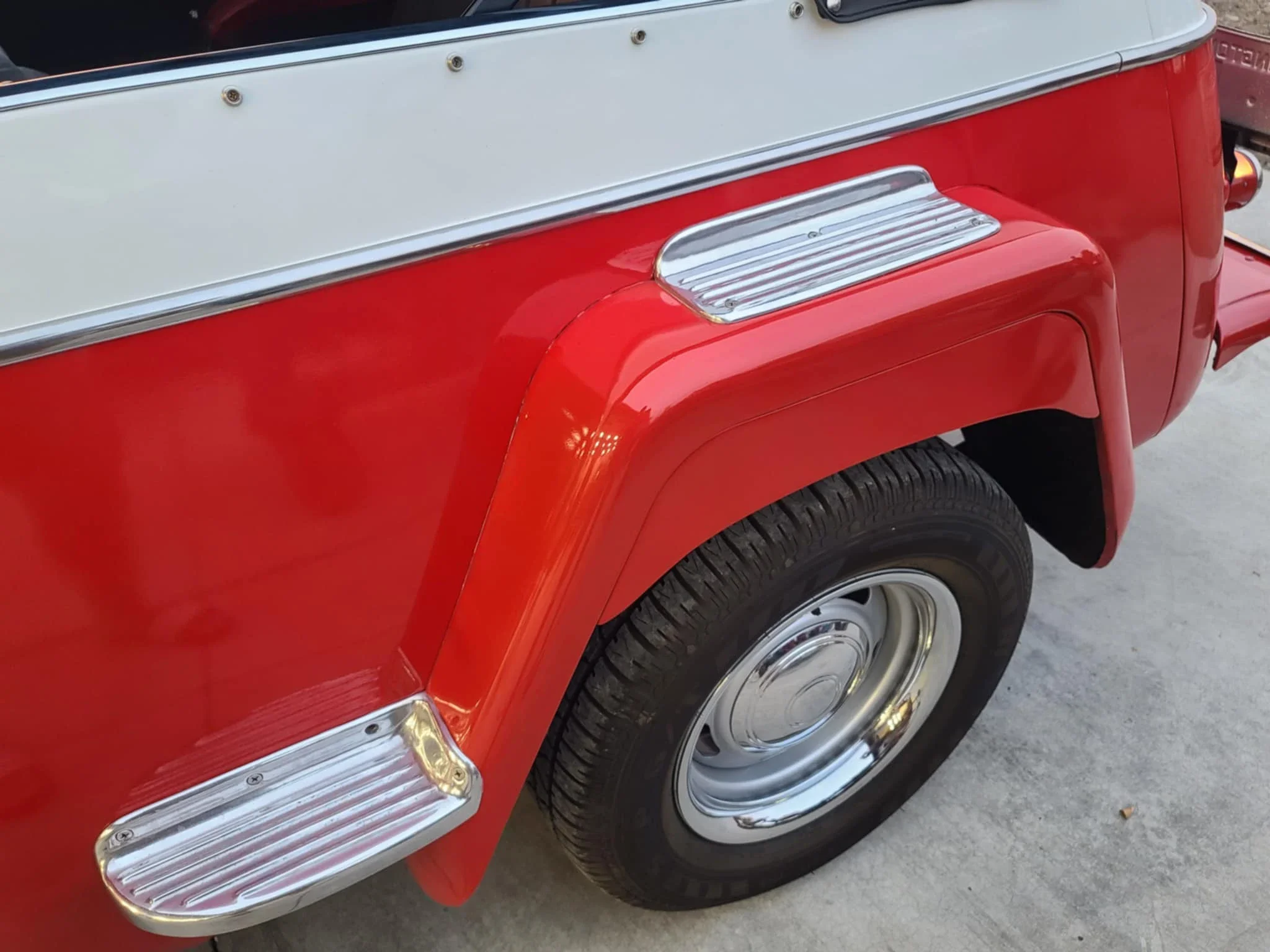 Willys-Jeepster-1949-Red-Black-24