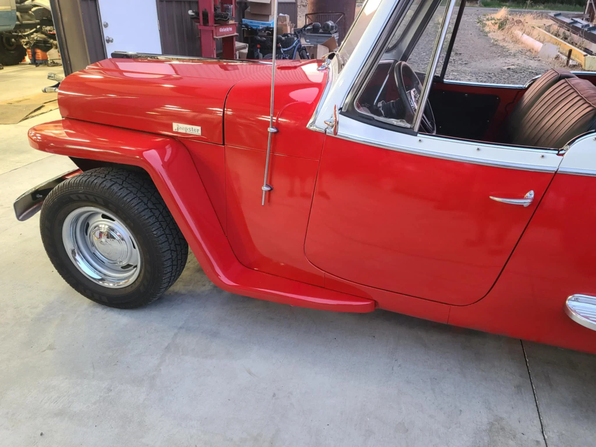 Willys-Jeepster-1949-Red-Black-25