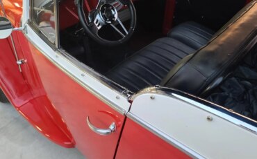 Willys-Jeepster-1949-Red-Black-28