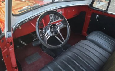 Willys-Jeepster-1949-Red-Black-29