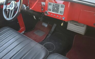 Willys-Jeepster-1949-Red-Black-3