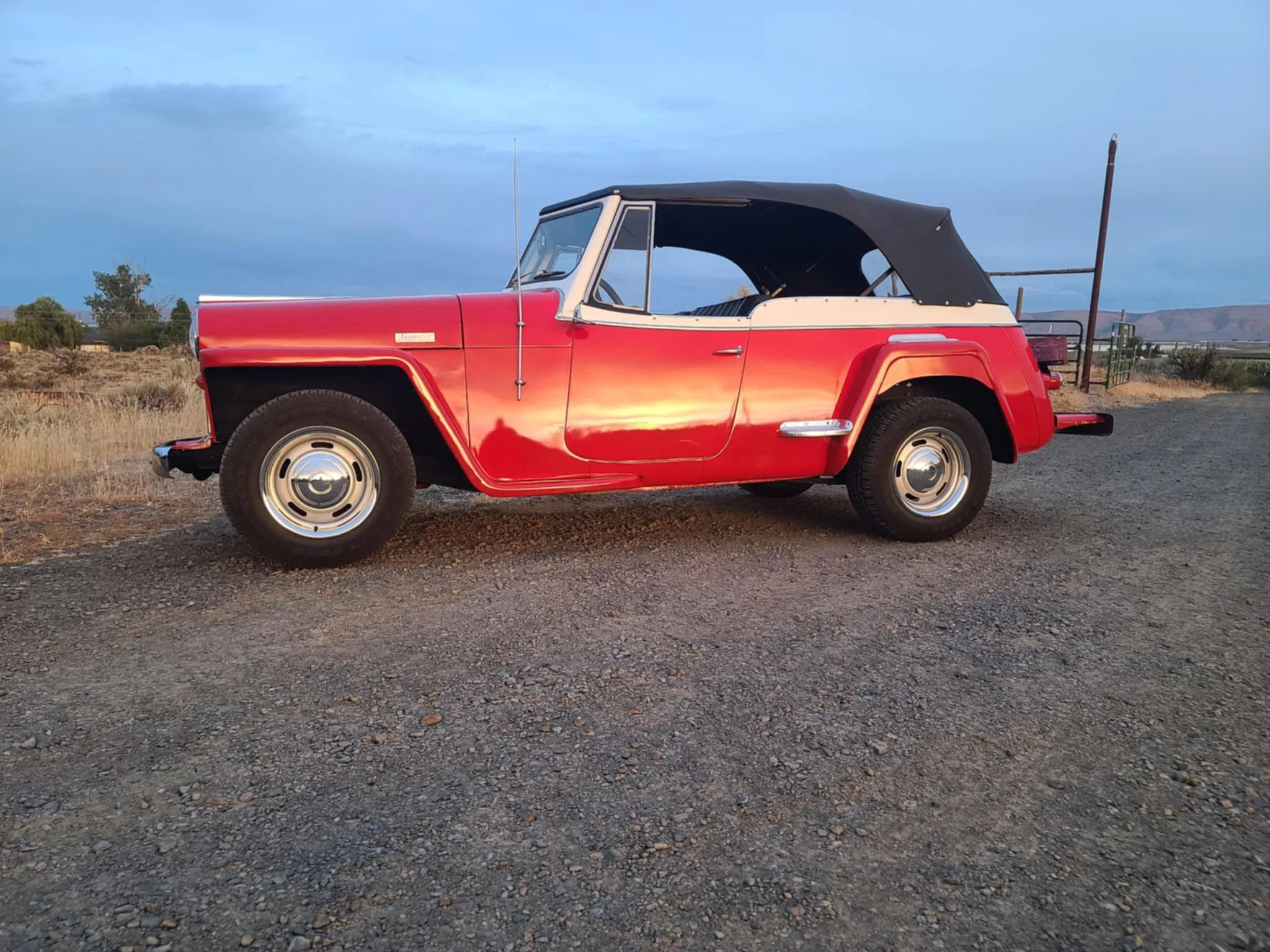 Willys-Jeepster-1949-Red-Black