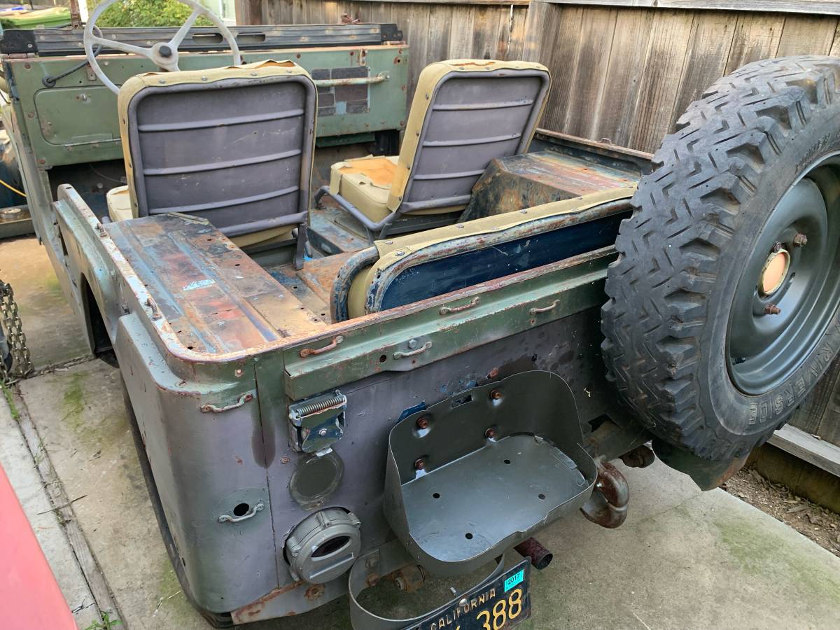 Willys-m38a1-1952-green-3