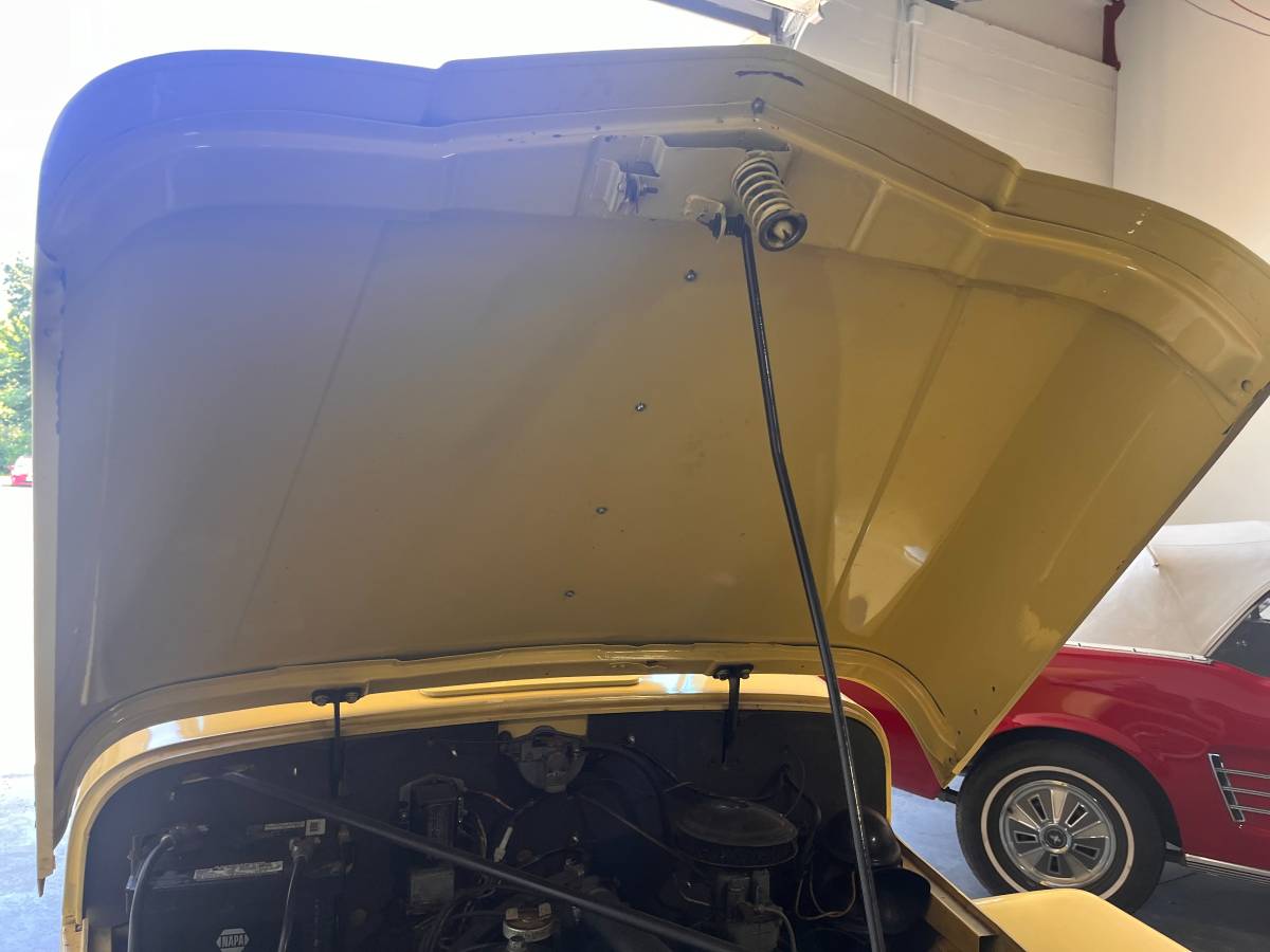 Willys-overland-jeepster-1950-yellow-10