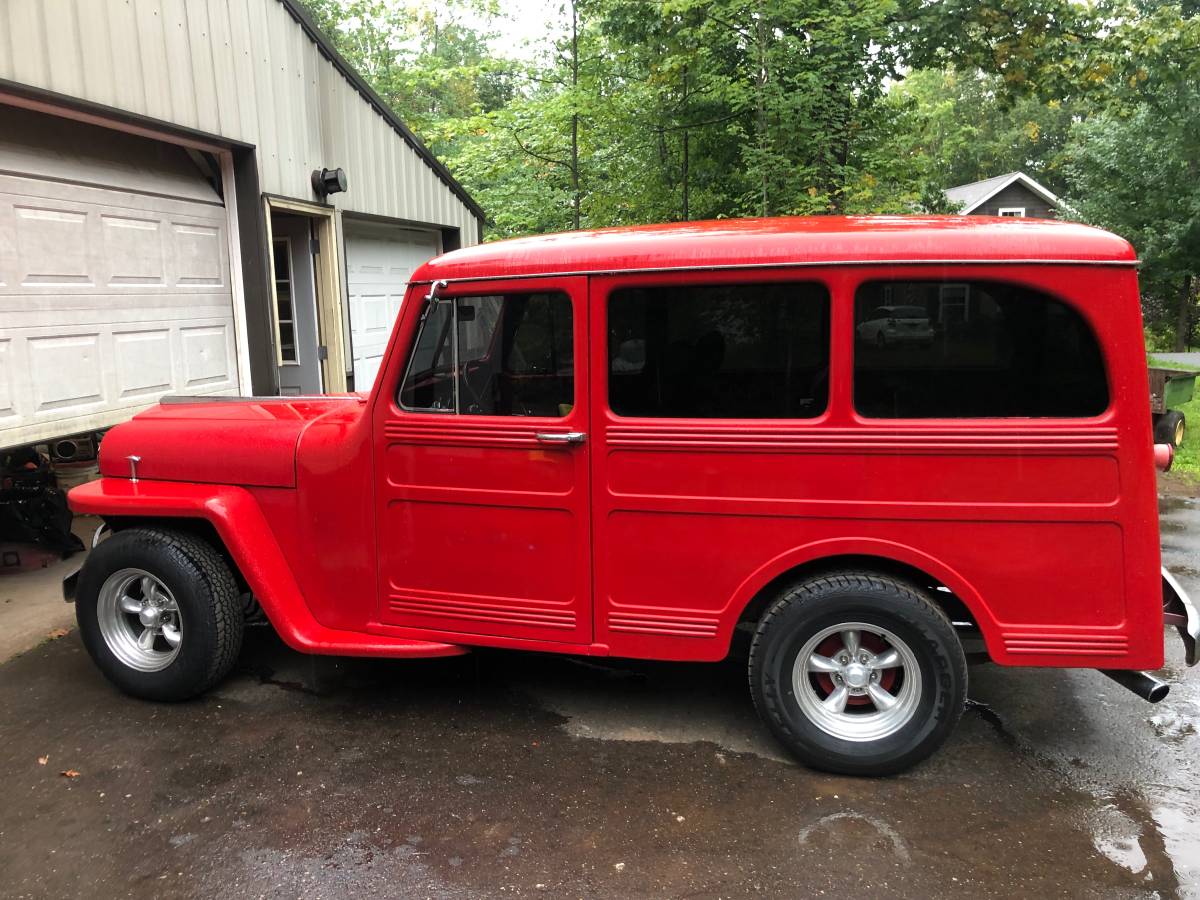 Willys-wagon-1949-red-3