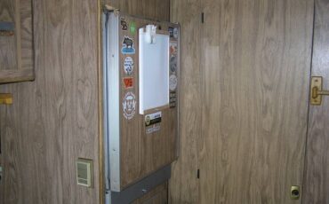 Winnebago-brave-d-18-1973-white-13