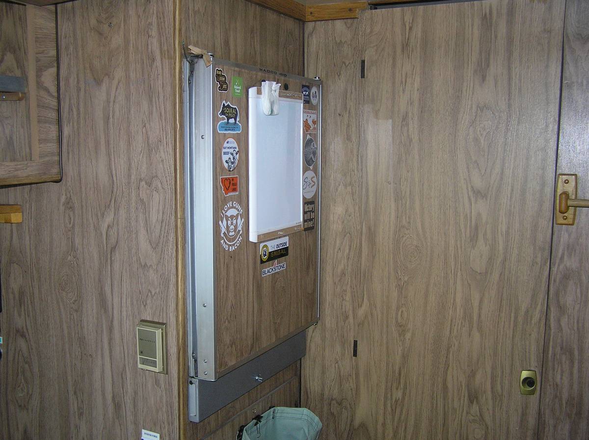 Winnebago-brave-d-18-1973-white-13