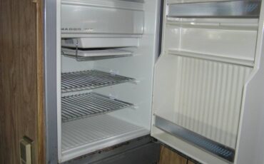 Winnebago-brave-d-18-1973-white-14