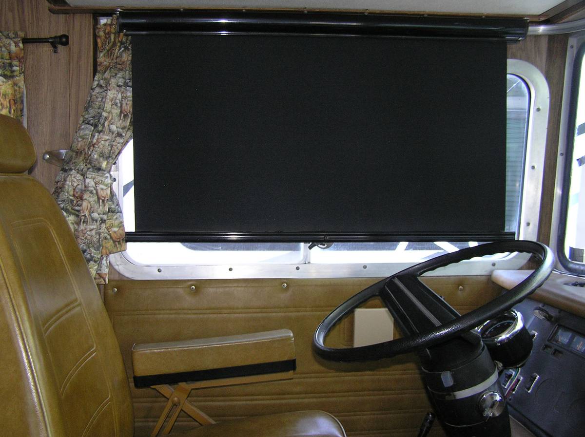 Winnebago-brave-d-18-1973-white-18