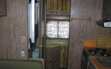 Winnebago-brave-d-18-1973-white-19