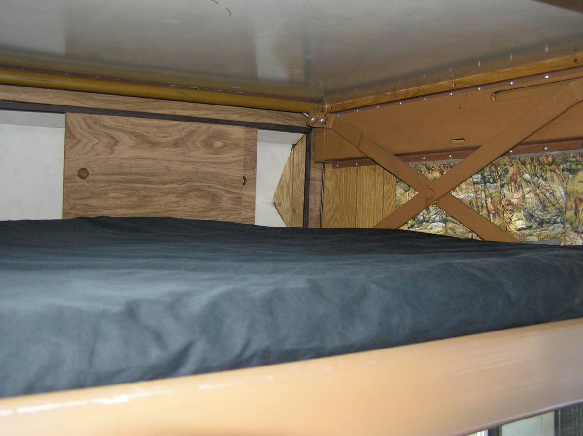Winnebago-brave-d-18-1973-white-20