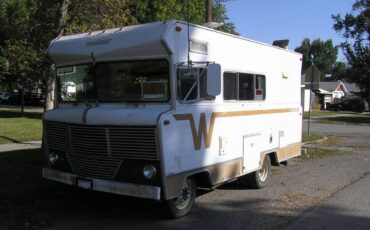 Winnebago-brave-d-18-1973-white