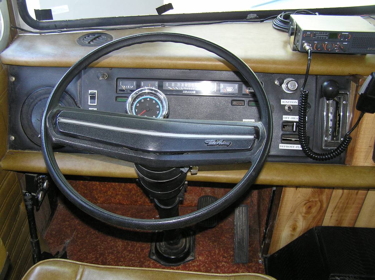 Winnebago-brave-d-18-1973-white-6