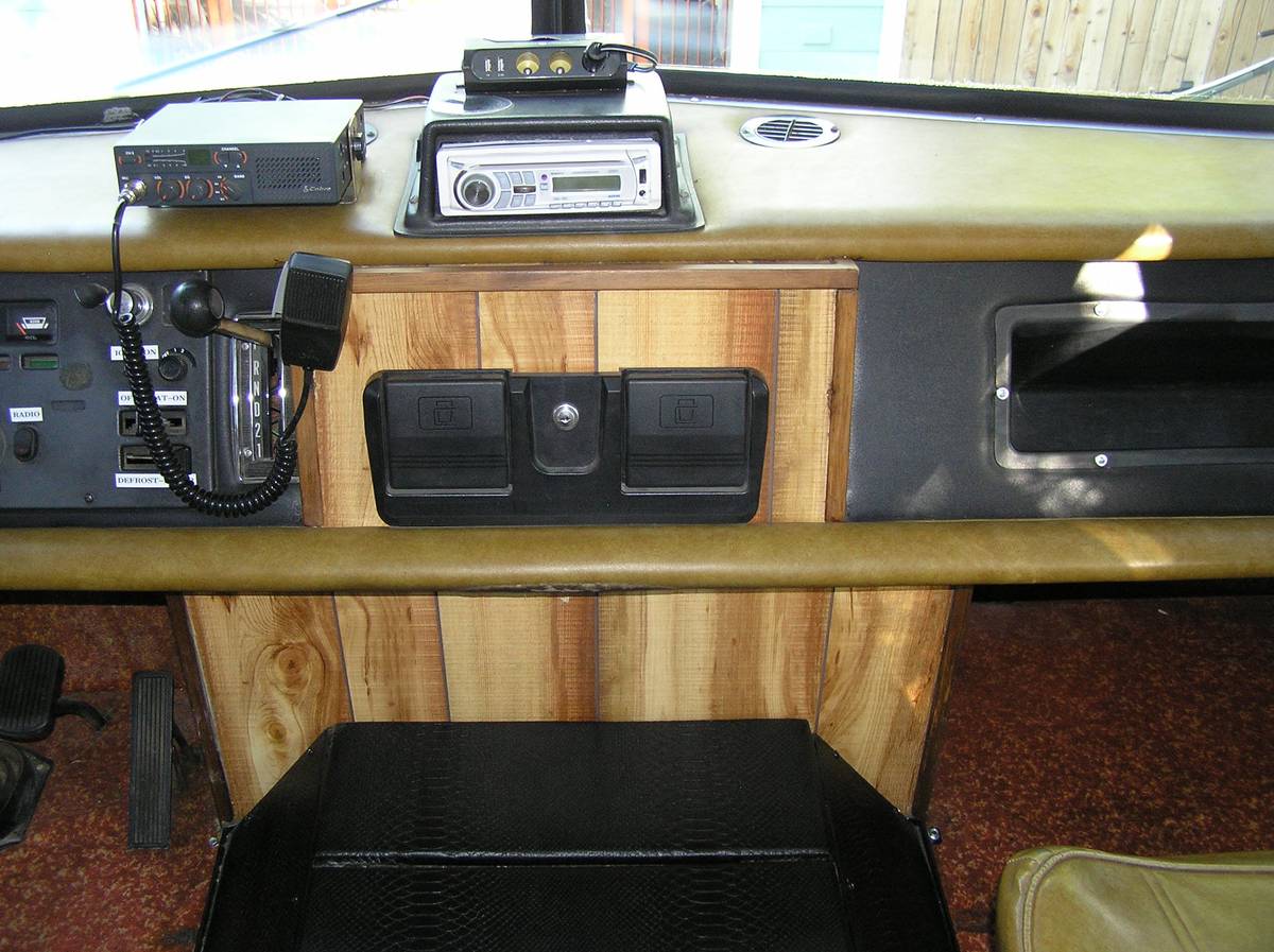 Winnebago-brave-d-18-1973-white-7